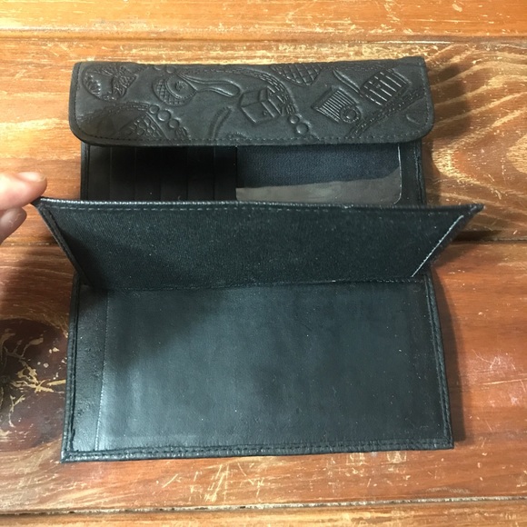 Harve Bernard Leather Wallet - Picture 5 of 6